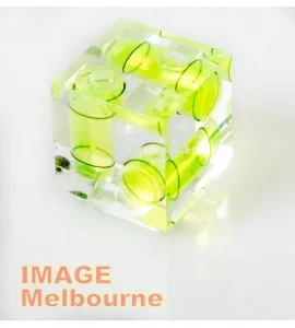 Spirit / bubble level hotshoe mount for SLR cameras